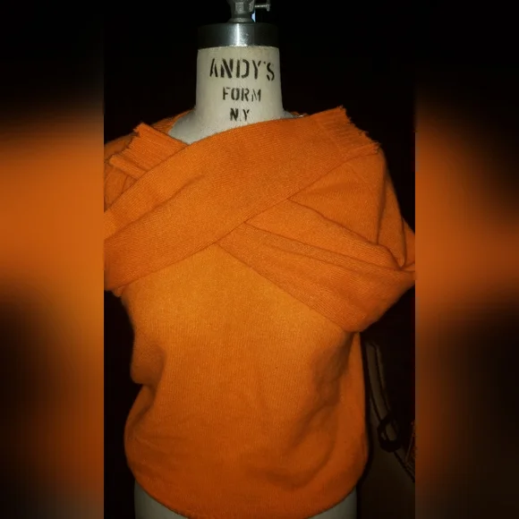 Minnie Rose 100% cashmere orange 🍊 crew neck cut trim. S/M Crew & Scoop Necks